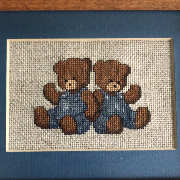 3 Beautifully framed cross-stitch bears - Picture 4 of 5